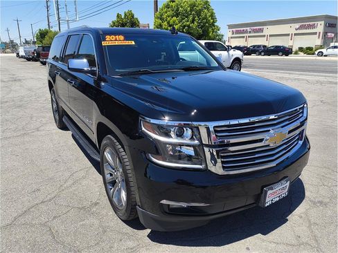 Used 2019 Chevrolet Suburban Premier AWD/4WD image 3