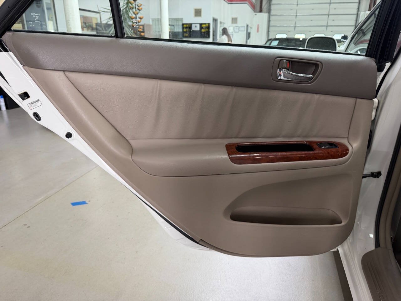 Used 2005 Toyota Camry XLE FWD image 12