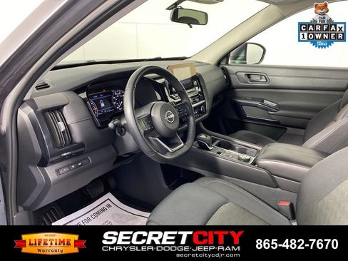 Used 2024 Nissan Pathfinder SV w/ SV Premium Package AWD/4WD image 11