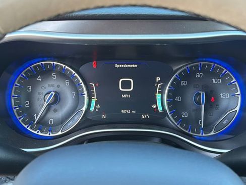 Used 2018 Chrysler Pacifica Limited w/ Advanced Safetytec Group image 26