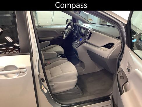 Used 2019 Toyota Sienna LE FWD image 14