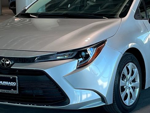 Used 2025 Toyota Corolla LE FWD image 5