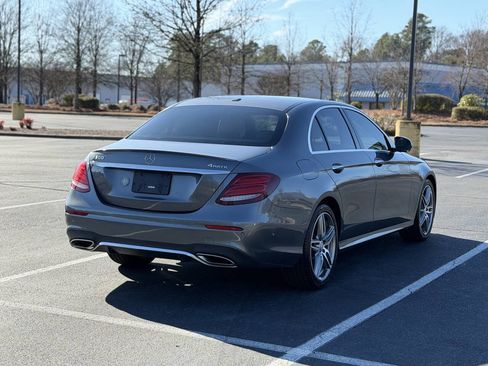 Used 2017 Mercedes-Benz E 300 4MATIC image 7