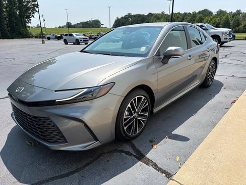 Used 2026 Toyota Camry XLE FWD image 3