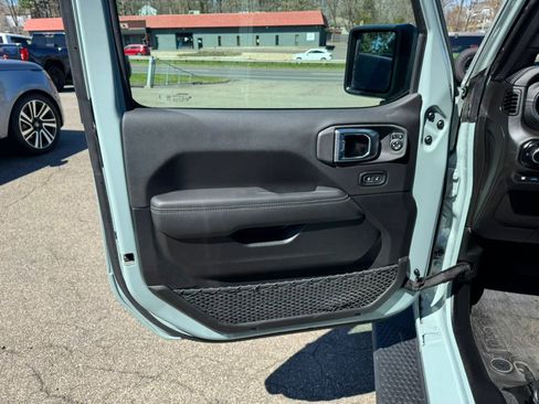 Used 2023 Jeep Wrangler Sahara image 13