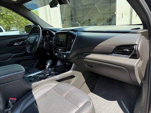 Used 2023 Chevrolet Traverse RS FWD image 41