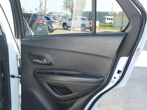 Used 2019 Chevrolet Trax LT w/ LT Convenience Package image 18