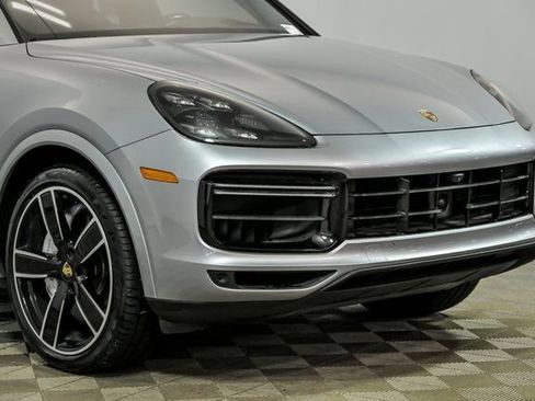 Used 2020 Porsche Cayenne Turbo image 2