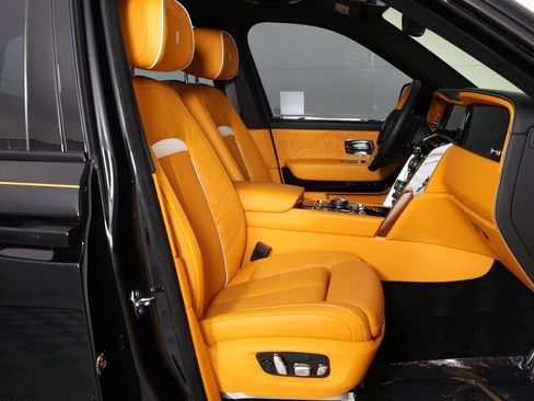 Certified 2025 Rolls-Royce Cullinan AWD/4WD image 35