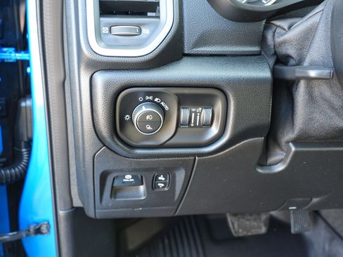 Used 2022 RAM 1500 Laramie AWD/4WD image 16