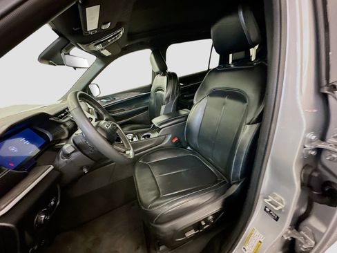 Used 2024 Jeep Grand Cherokee L Limited w/ Luxury Tech Group II image 13