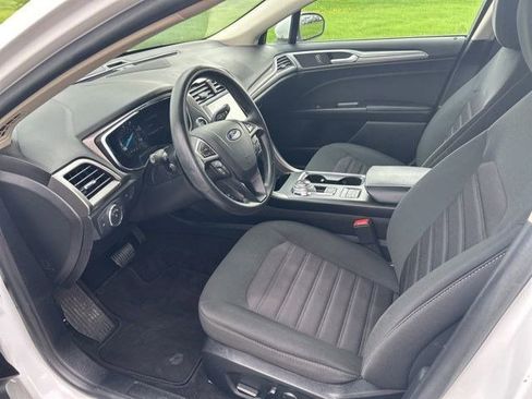 Used 2020 Ford Fusion SE image 11