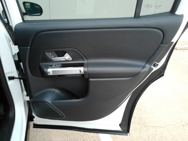 Used 2022 Mercedes-Benz GLB 250 4MATIC w/ Premium Package Lite image 23