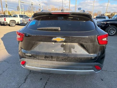 Used 2025 Chevrolet Trax LT w/ LT Convenience Package image 15