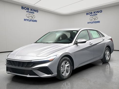 New 2026 Hyundai Elantra SE FWD image 1