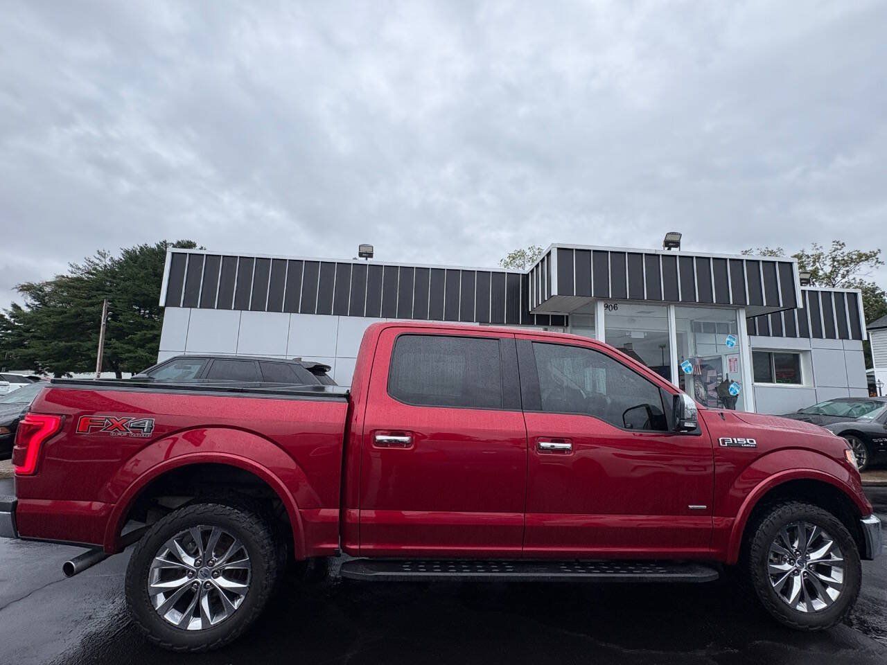 Used 2017 Ford F150 Lariat w/ Equipment Group 502A Luxury AWD/4WD image 8