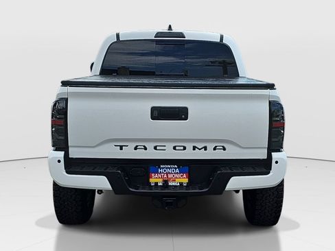 Used 2022 Toyota Tacoma TRD Sport w/ Technology Package AWD/4WD image 6