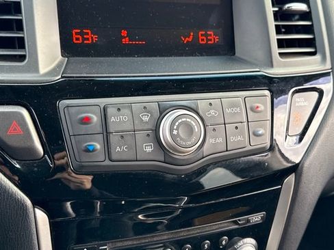 Used 2015 Nissan Pathfinder S image 27