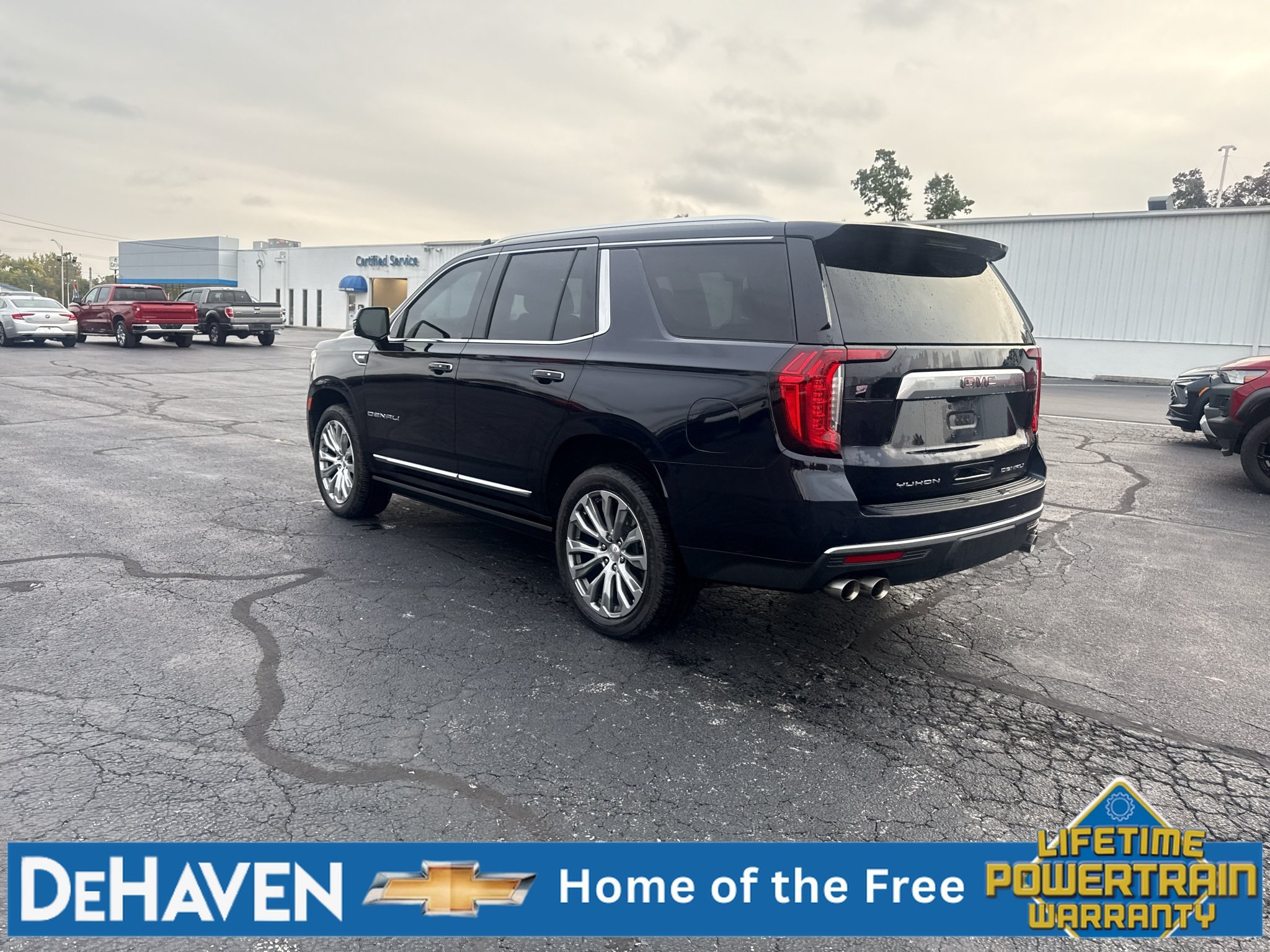 Used 2022 GMC Yukon Denali w/ Denali Premium Package AWD/4WD image 4