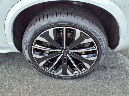 New 2026 Volvo XC90 B5 Plus w/ Protection Package Premier image 9
