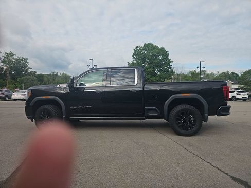Used 2022 GMC Sierra 2500 Denali w/ Denali Black Diamond Edition AWD/4WD image 9