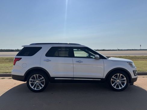 Used 2017 Ford Explorer Limited image 2