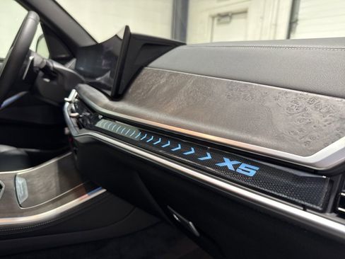 Used 2025 BMW X5 xDrive40i w/ M Sport Package image 41