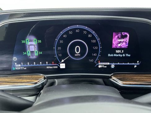 Certified 2021 Cadillac Escalade Premium Luxury w/ LPO, Illumination Package image 11