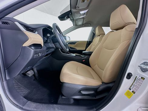 Used 2024 Toyota RAV4 LE image 13