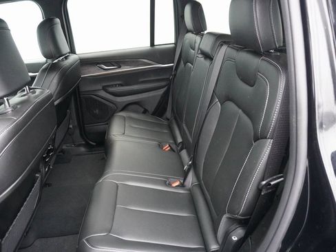 Used 2024 Jeep Grand Cherokee Limited w/ Black Appearance Package image 25