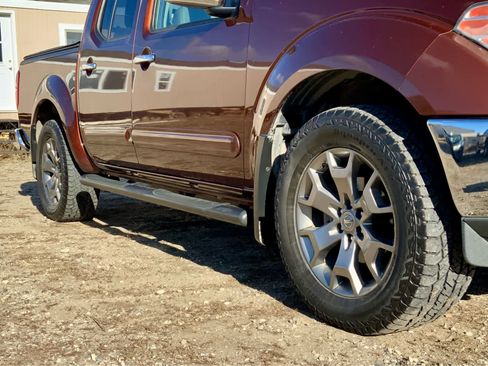 Used 2018 Nissan Frontier SL image 18