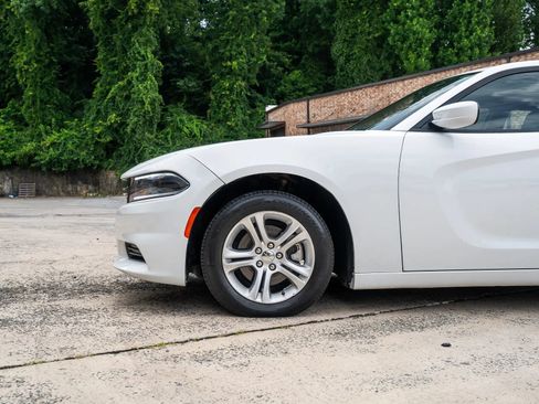 Used 2021 Dodge Charger SXT w/ Leather Interior Group RWD image 3