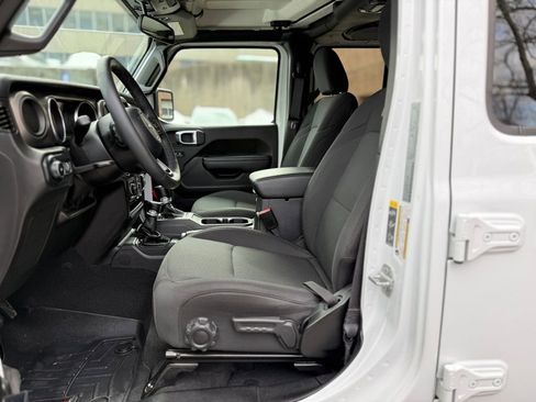 Used 2022 Jeep Wrangler Unlimited Sport image 13