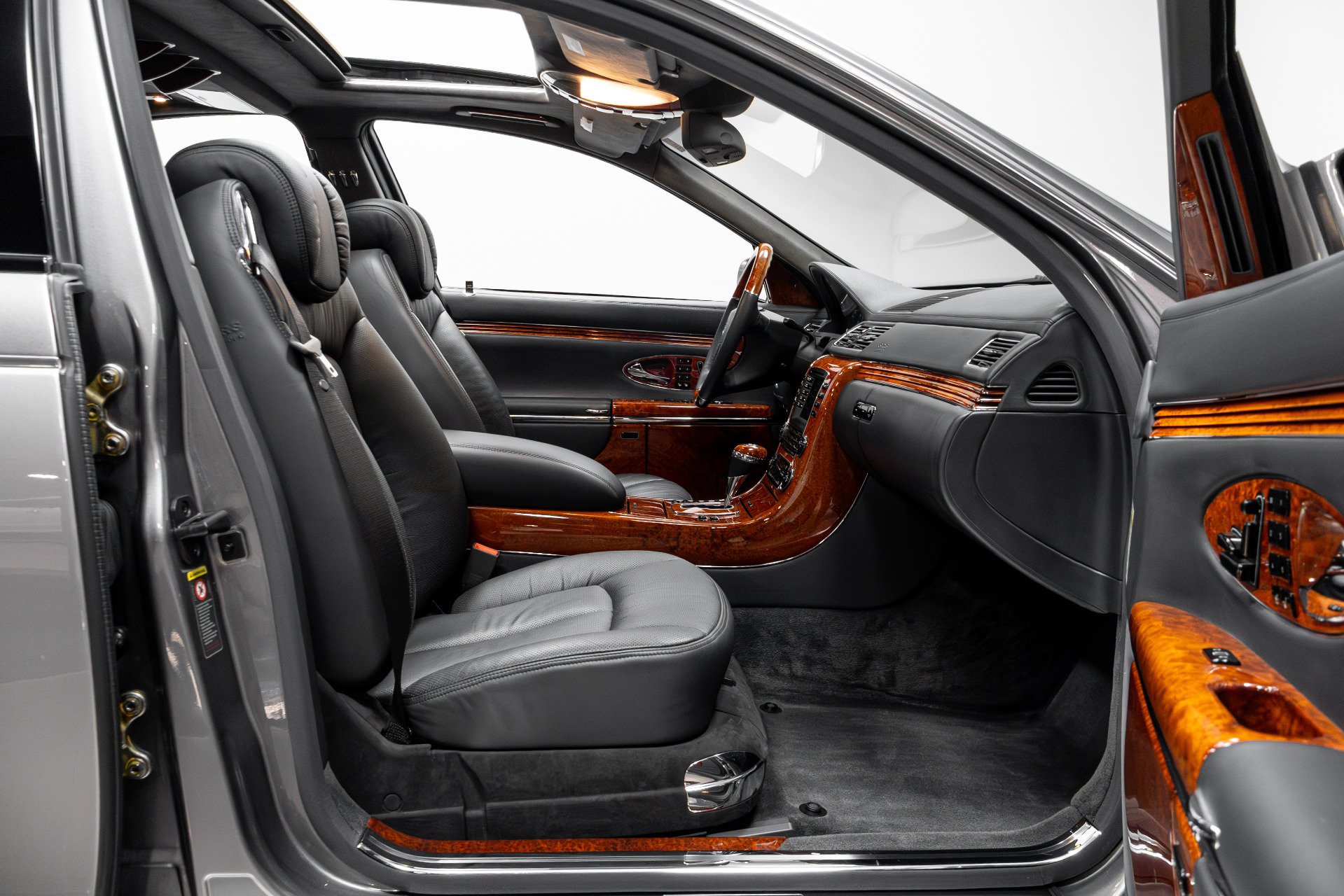 Used 2004 Maybach 57 RWD image 21