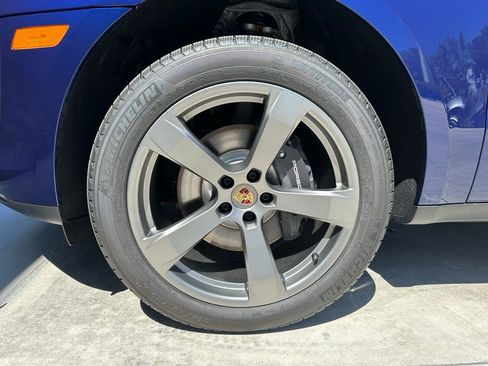 Used 2025 Porsche Macan AWD/4WD image 41