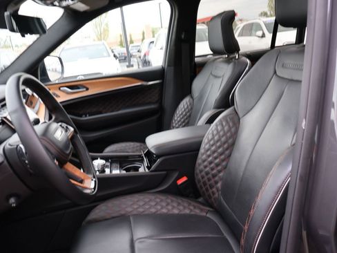 Used 2022 Jeep Grand Cherokee Summit AWD/4WD image 19