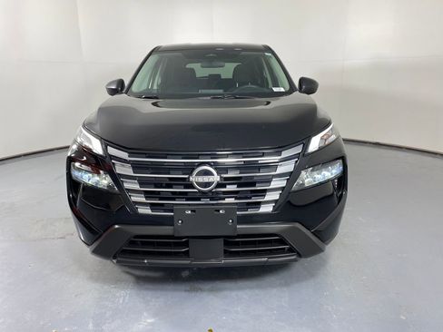 Used 2025 Nissan Rogue S image 2