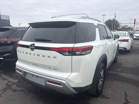 Certified 2023 Nissan Pathfinder SL image 4