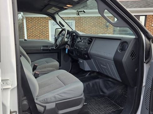 Used 2016 Ford F250 XL w/ Power Equipment Group image 18