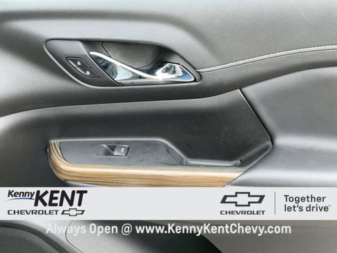 Certified 2023 GMC Acadia SLE w/ Driver Convenience Package image 18