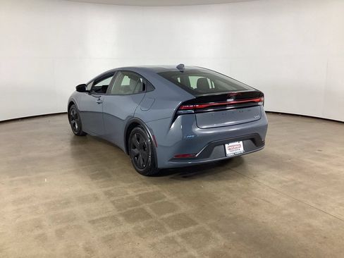 Used 2025 Toyota Prius LE FWD image 7