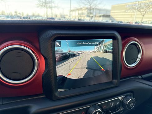 Used 2023 Jeep Gladiator Rubicon w/ Cold Weather Group image 22