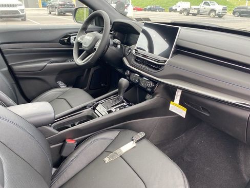 New 2025 Jeep Compass Limited w/ High Altitude Package image 10