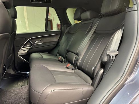 Used 2025 Land Rover Range Rover SE image 27