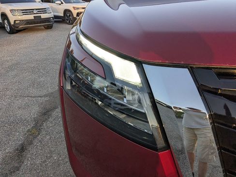 Used 2024 Nissan Pathfinder SV FWD image 10