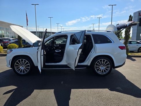 Used 2023 Mercedes-Benz GLS 450 4MATIC image 12