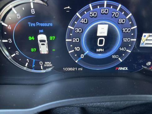 Used 2018 Cadillac Escalade Premium Luxury AWD/4WD image 30