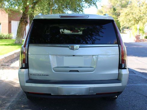 Used 2015 Cadillac Escalade ESV Premium image 5