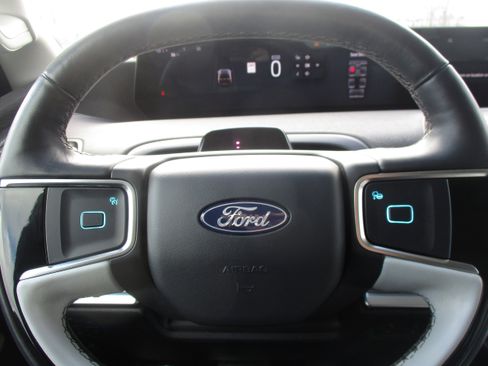 Used 2025 Ford Expedition Platinum AWD/4WD image 17