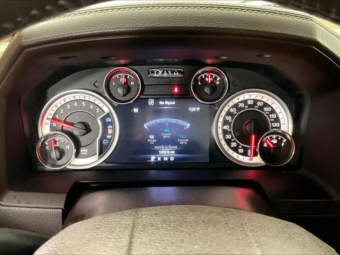 Used 2015 RAM 1500 Laramie RWD image 24